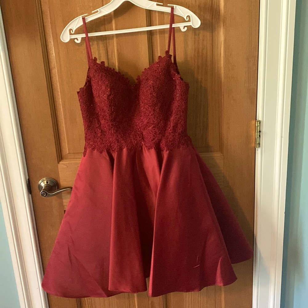 Dancing Queen NEW XS Spaghetti Straps Burgundy Lace Bodice Short Dress w/pocket